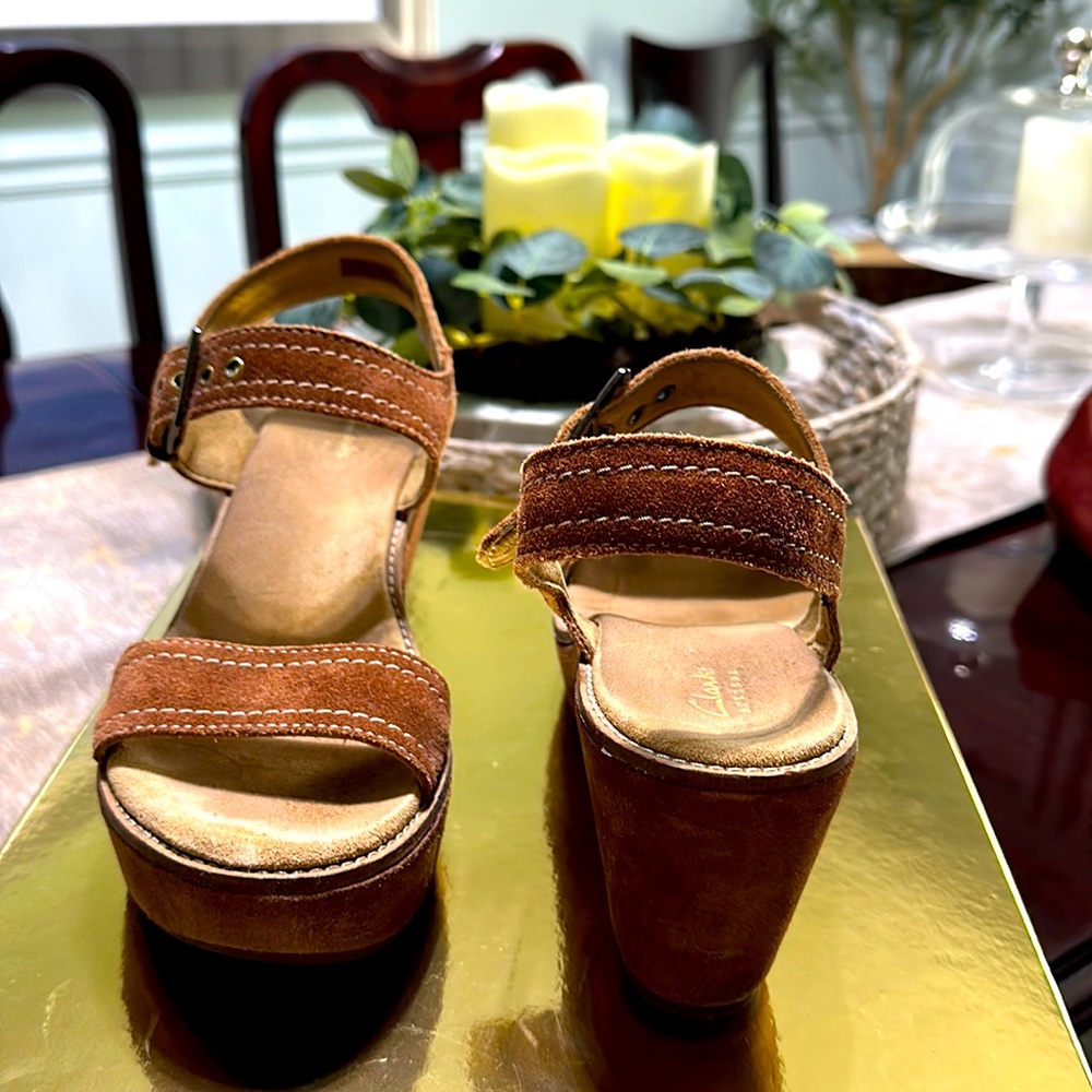Clarks Aisley Orchid Brown Suede Wedges size 9